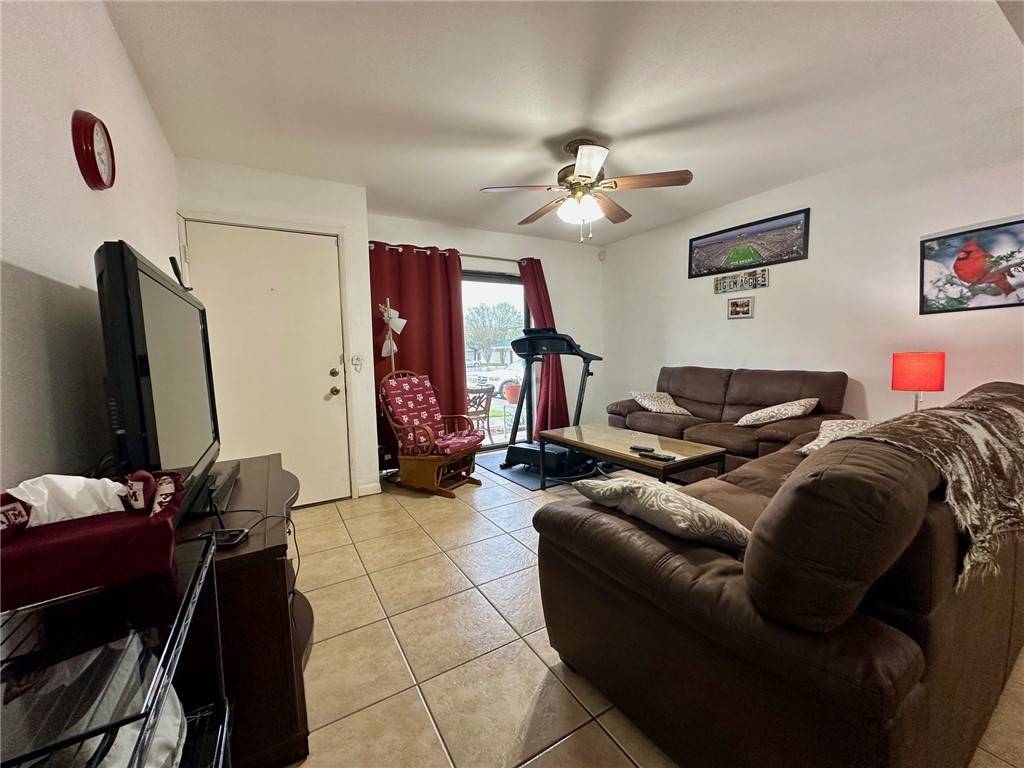 College Station, TX 77840,904 University Oaks BLVD #131