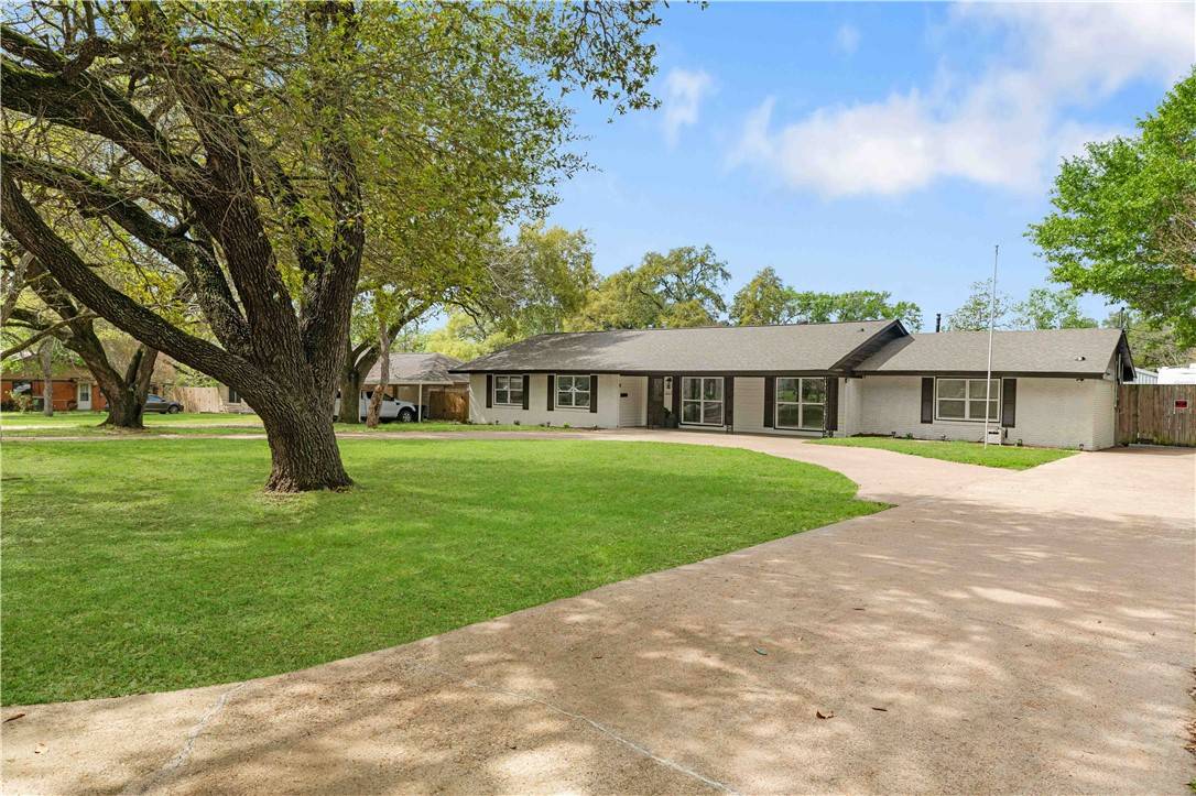 Navasota, TX 77868,227 Ivy ST