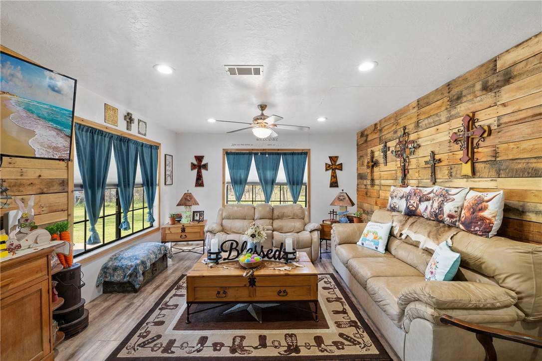 Somerville, TX 77879,302 Dan DR