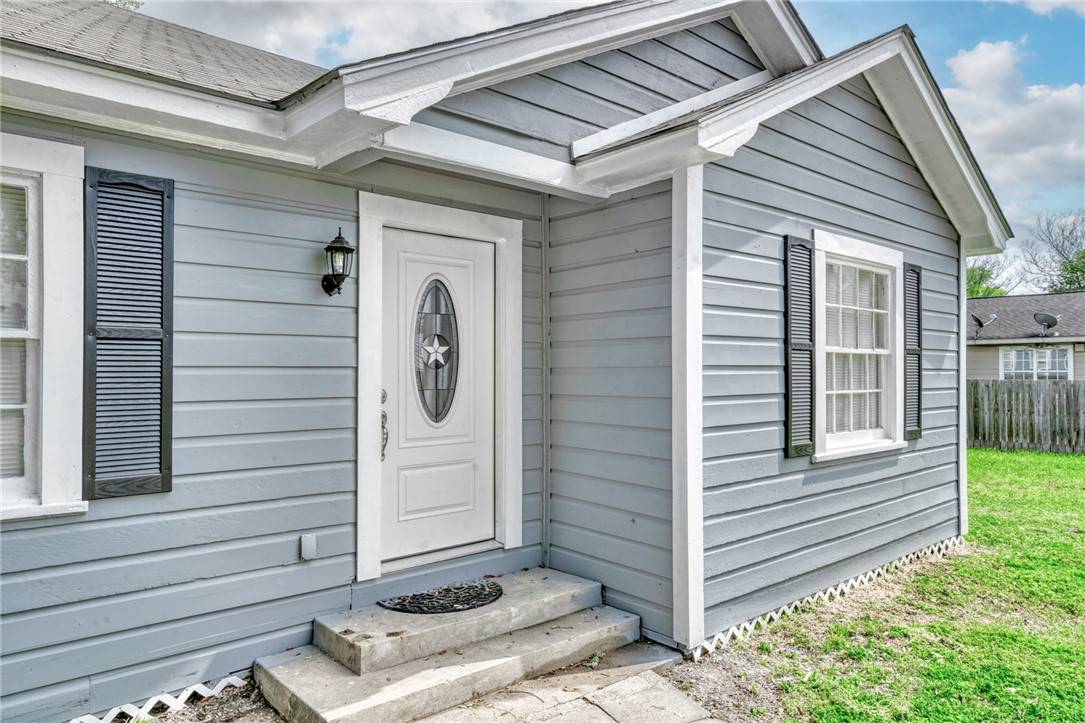 Madisonville, TX 77864,406 N Woodrow ST