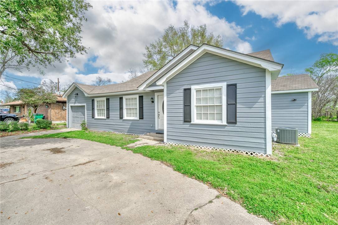 Madisonville, TX 77864,406 N Woodrow ST