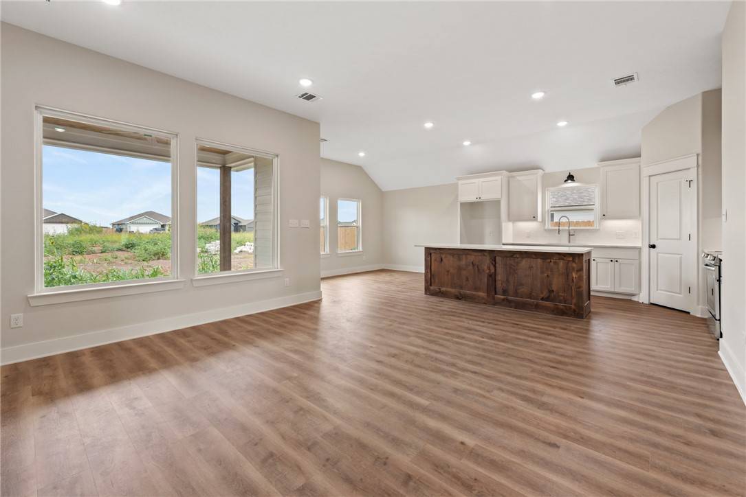 Snook, TX 77878,486 Harvest Lake DR