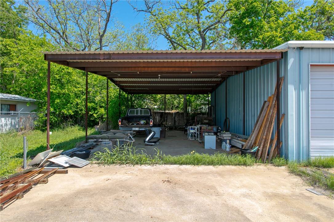 Caldwell, TX 77836,912 W Alligator ST