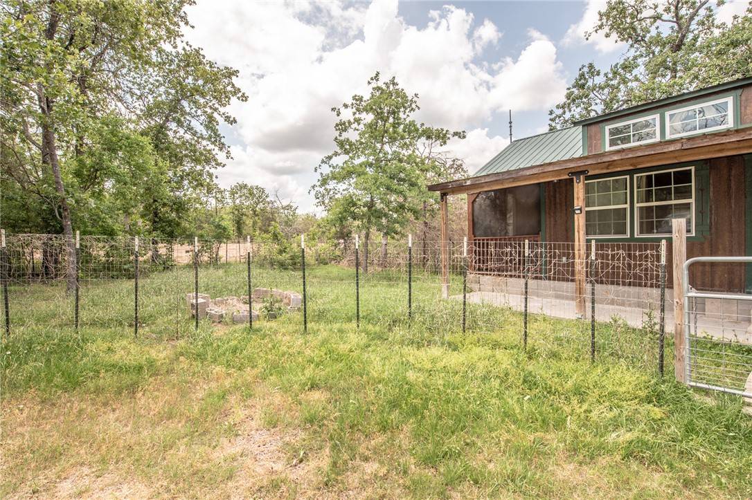 Somerville, TX 77879,401 Berry LN