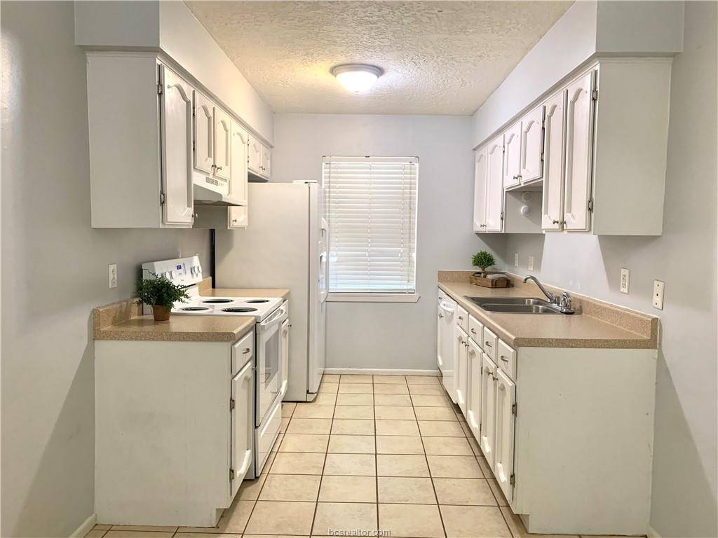 Bryan, TX 77801,3103 Heatherwood DR