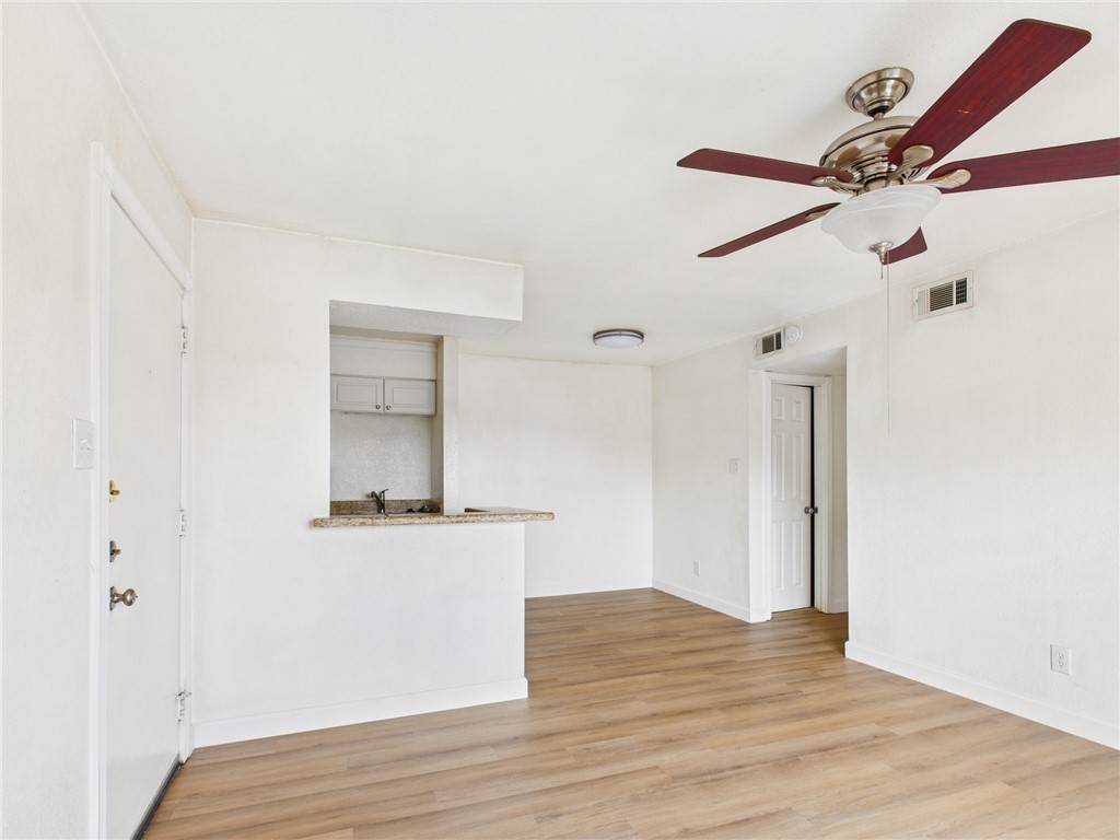 College Station, TX 77840,904 University Oaks BLVD #44