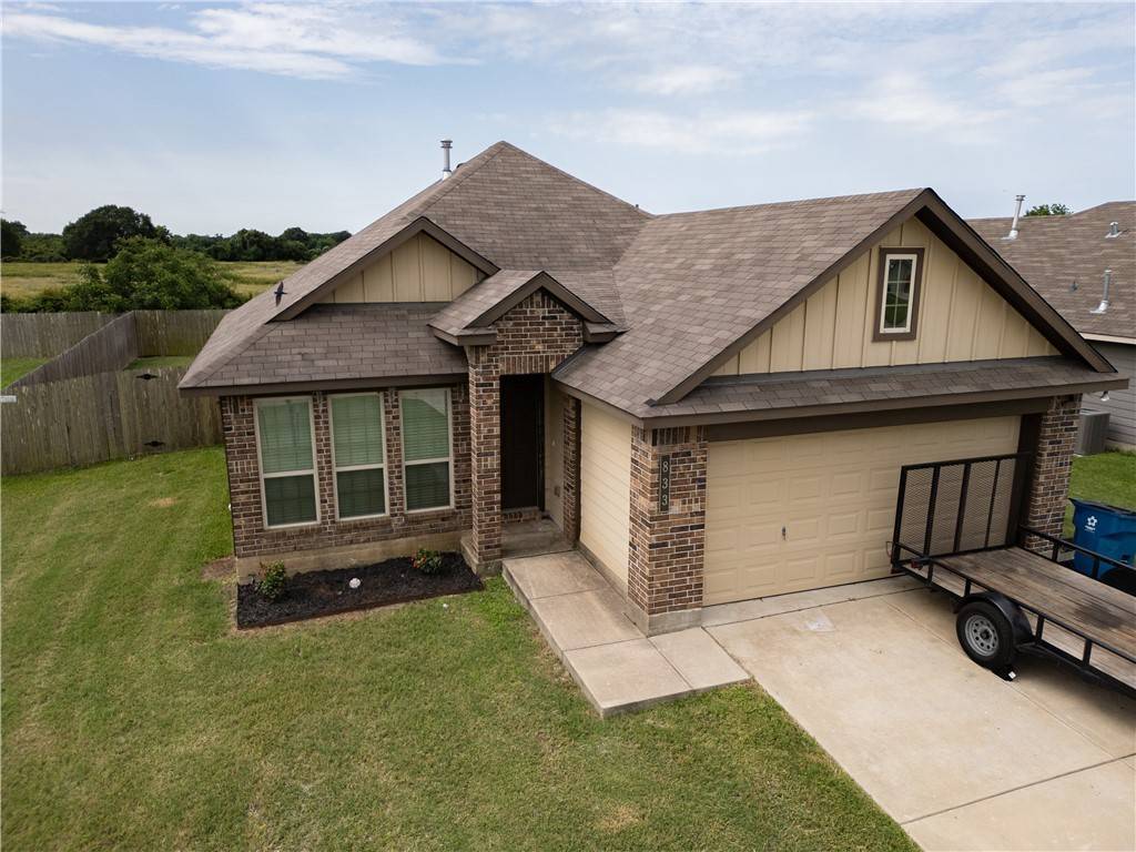 Navasota, TX 77868,833 Mockingbird ST
