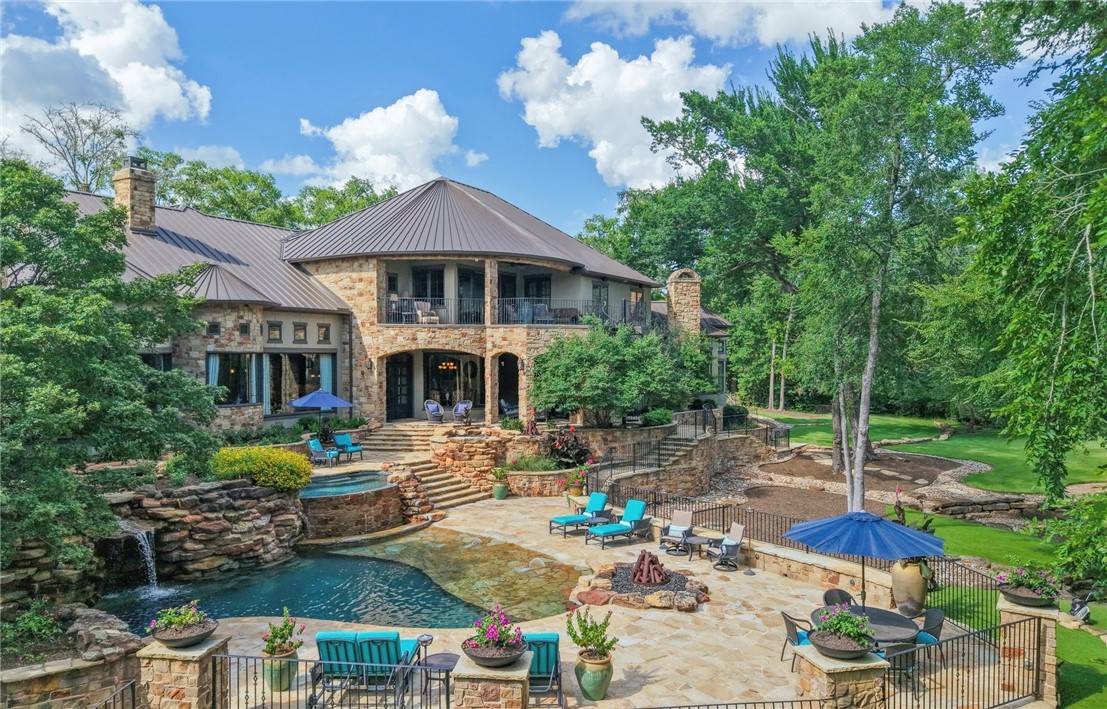 Bryan, TX 77807,3323 Emory Oak DR