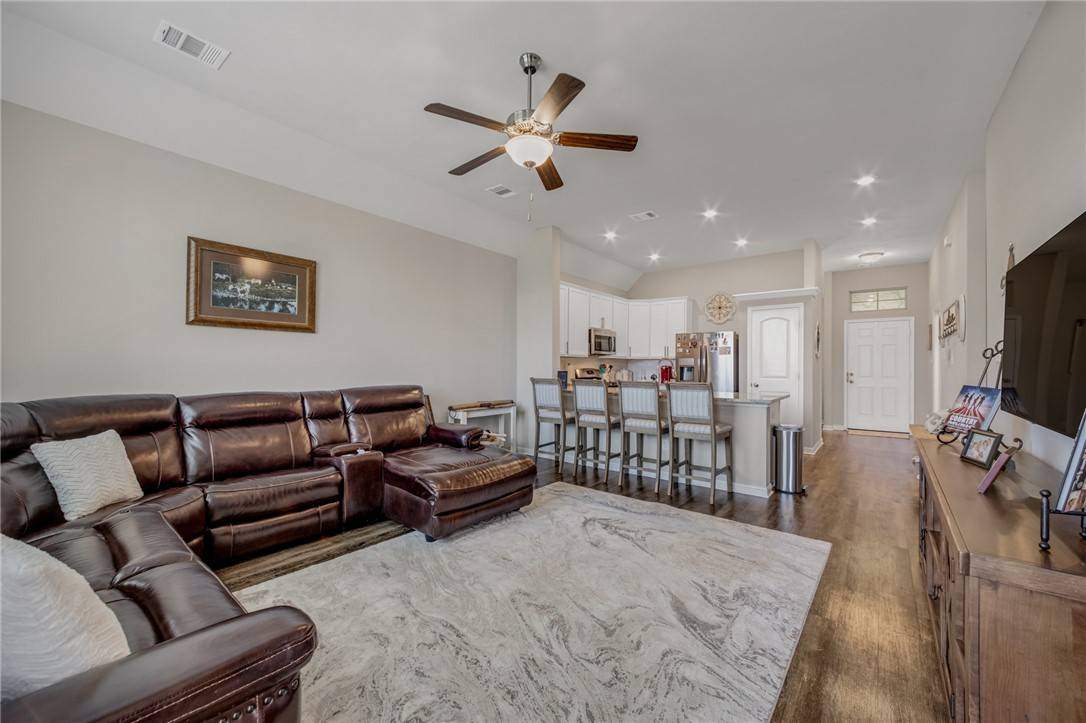 Navasota, TX 77868,2000 Birdie CT