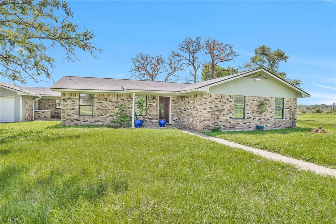 Bedias, TX 77831,21356 N Highway 90 N