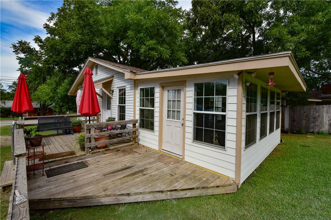 Caldwell, TX 77836,511 N Hill St