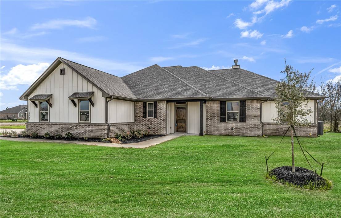Snook, TX 77878,105 Court Side DR
