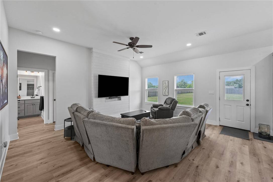 Somerville, TX 77879,249 Avenue M