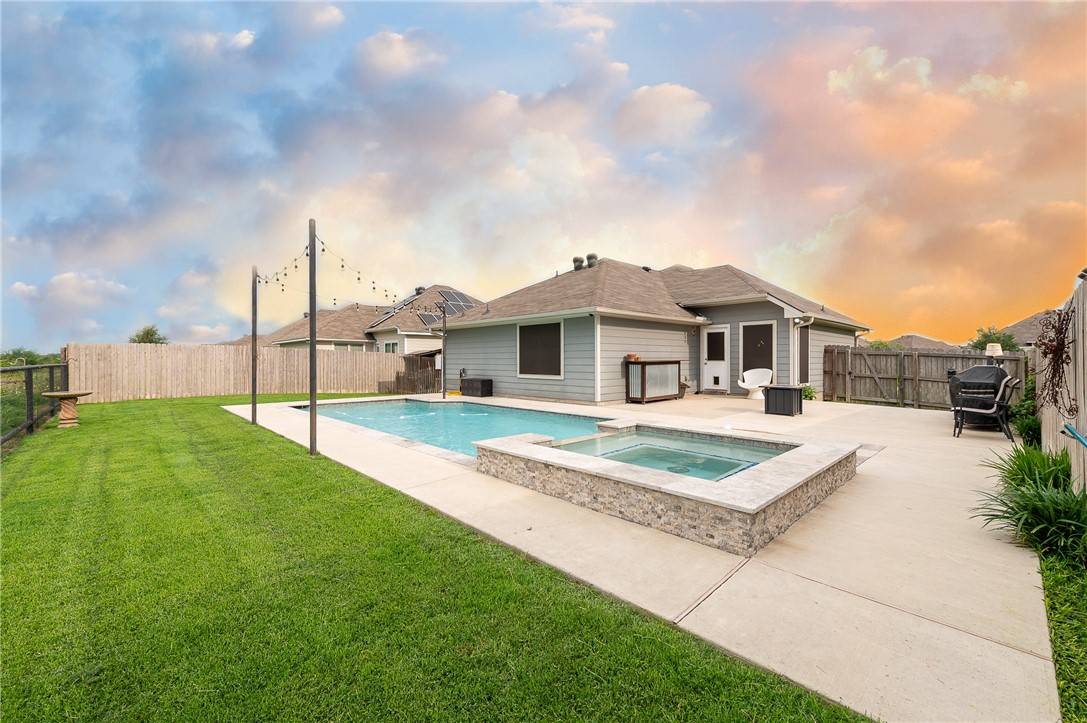 Navasota, TX 77868,817 Mockingbird ST