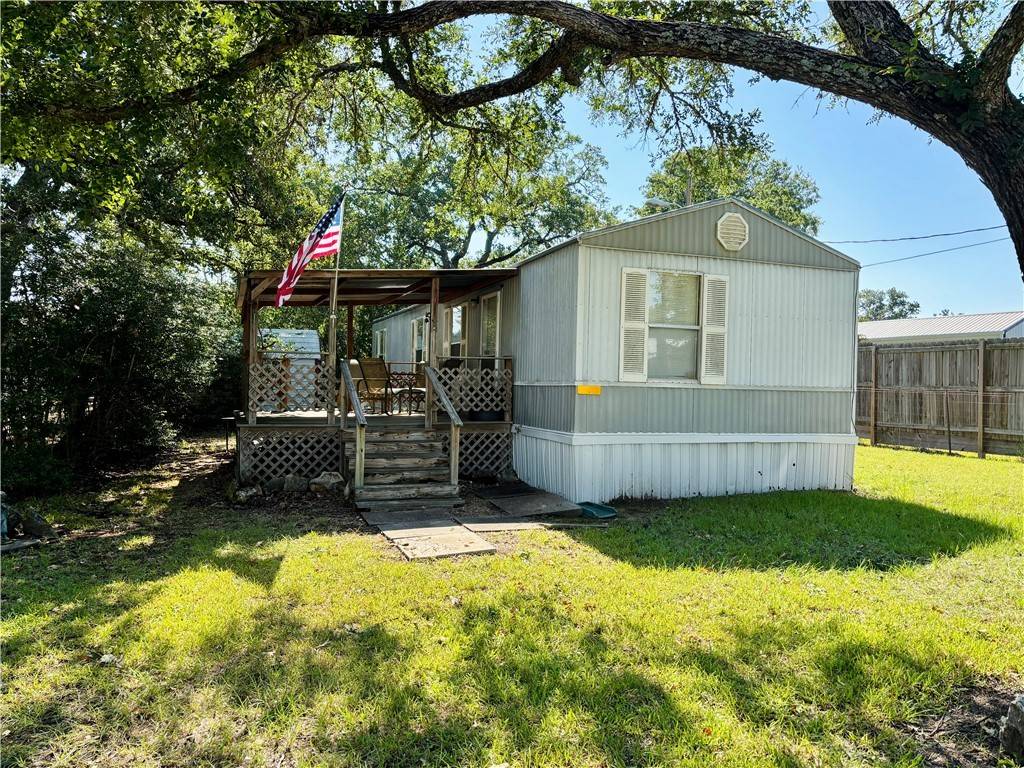 Somerville, TX 77879,416 Leaning Oak LN