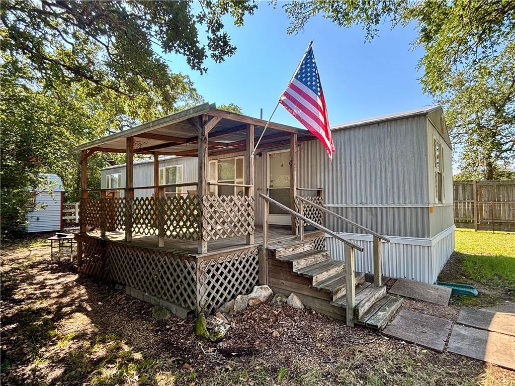 Somerville, TX 77879,416 Leaning Oak LN