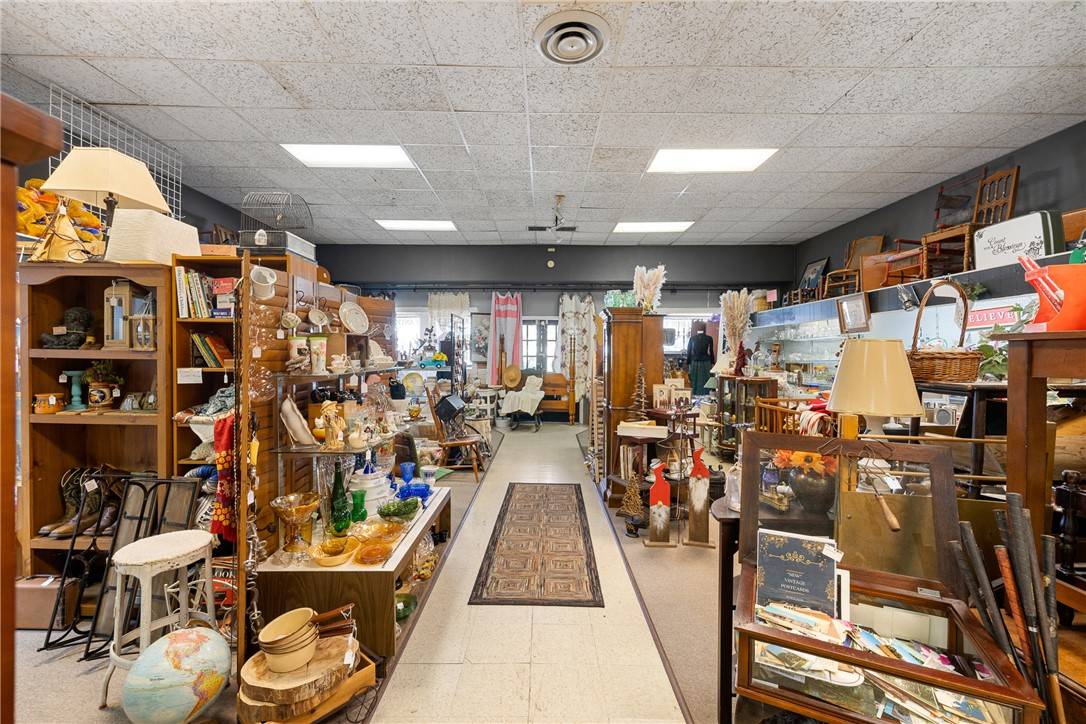 Caldwell, TX 77836,125 W Buck ST