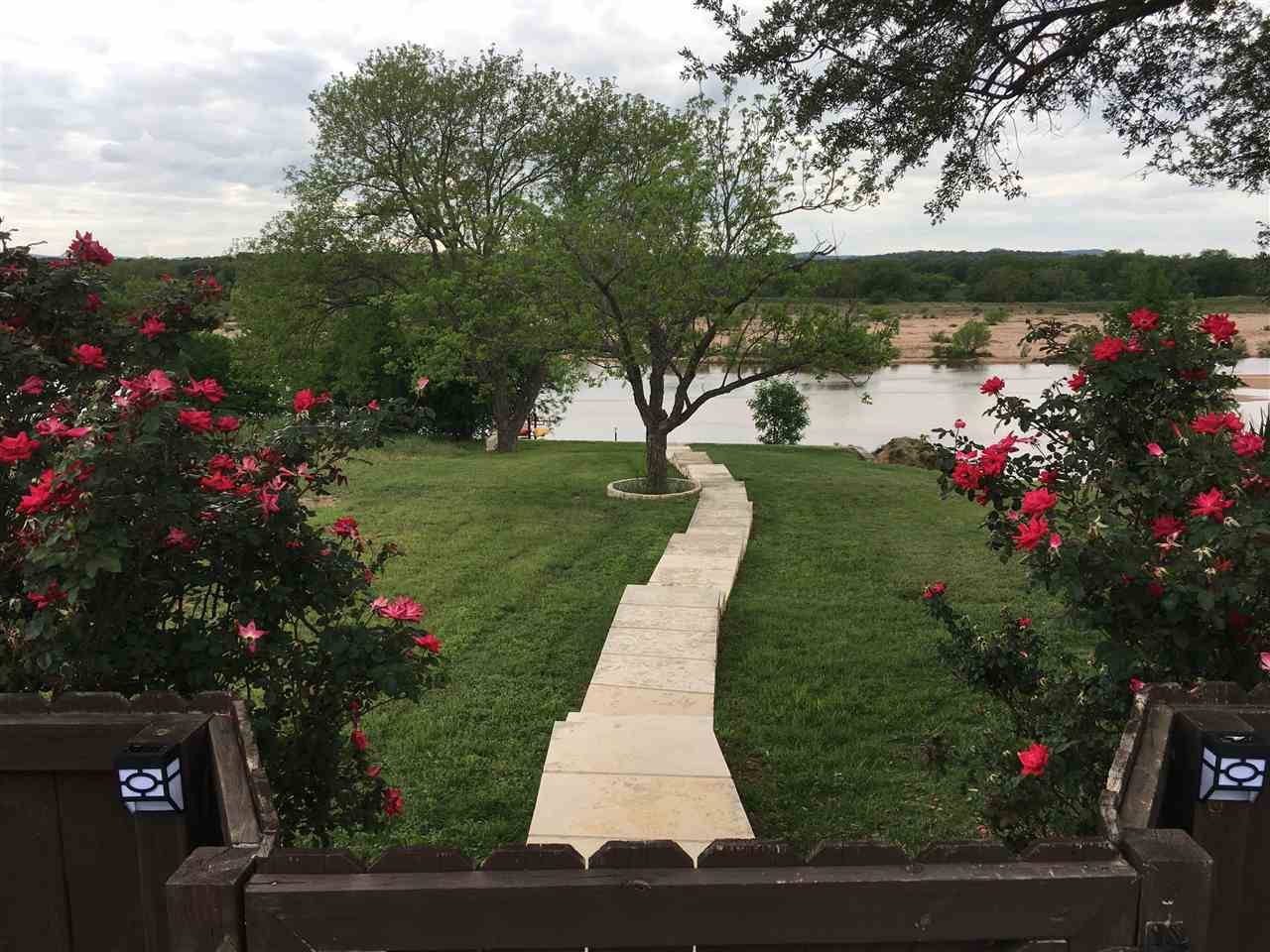 Kingsland, TX 78639,5204 River Oaks DR