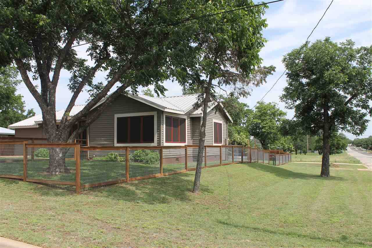 Llano, TX 78643,201 W Ollie ST