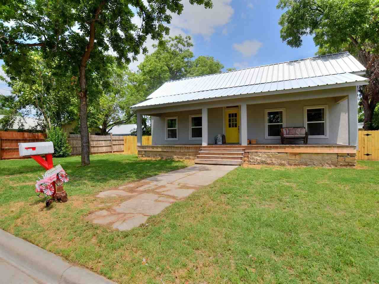 Lampasas, TX 76550,607 S Main ST