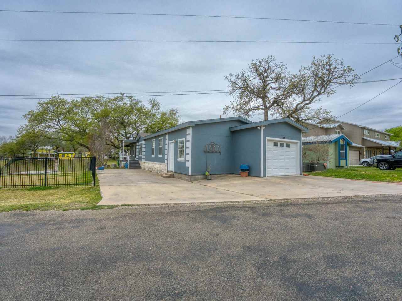 Kingsland, TX 78639,208 CR 136B