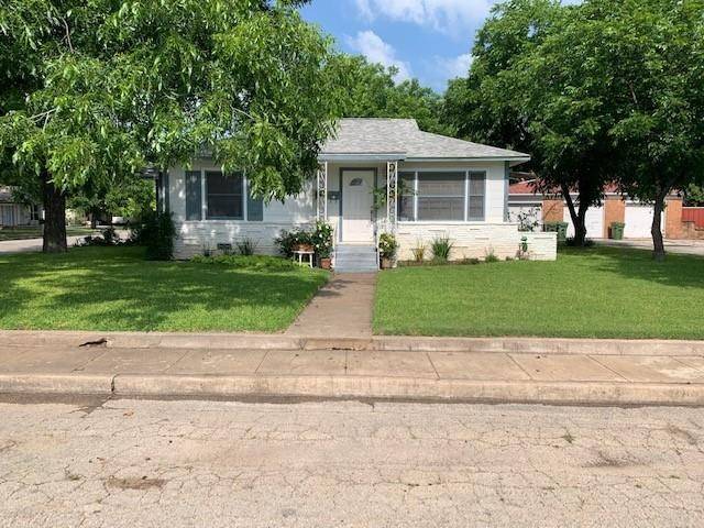 San Saba, TX 76877,210 S Clear ST