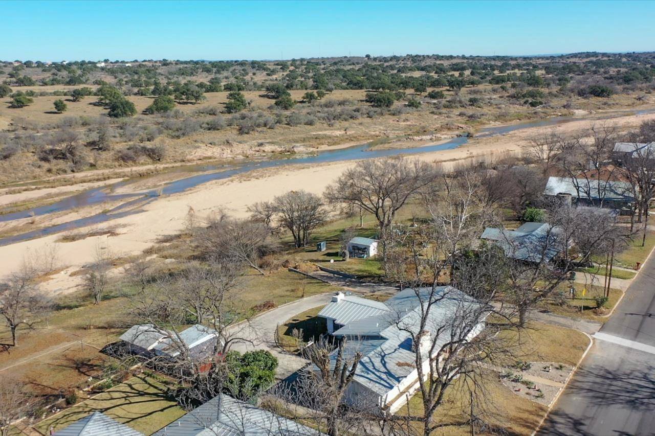 Llano, TX 78643,1107 E Sandstone ST