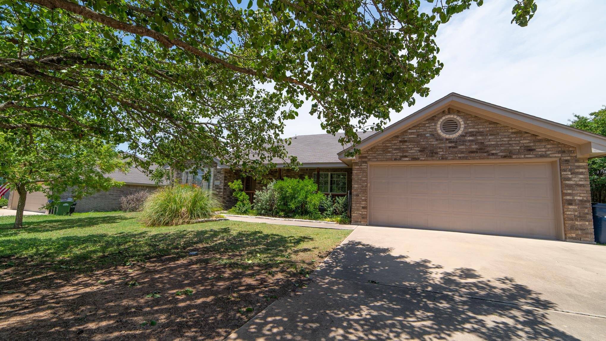 1304 E Johnson, Burnet, TX 78611