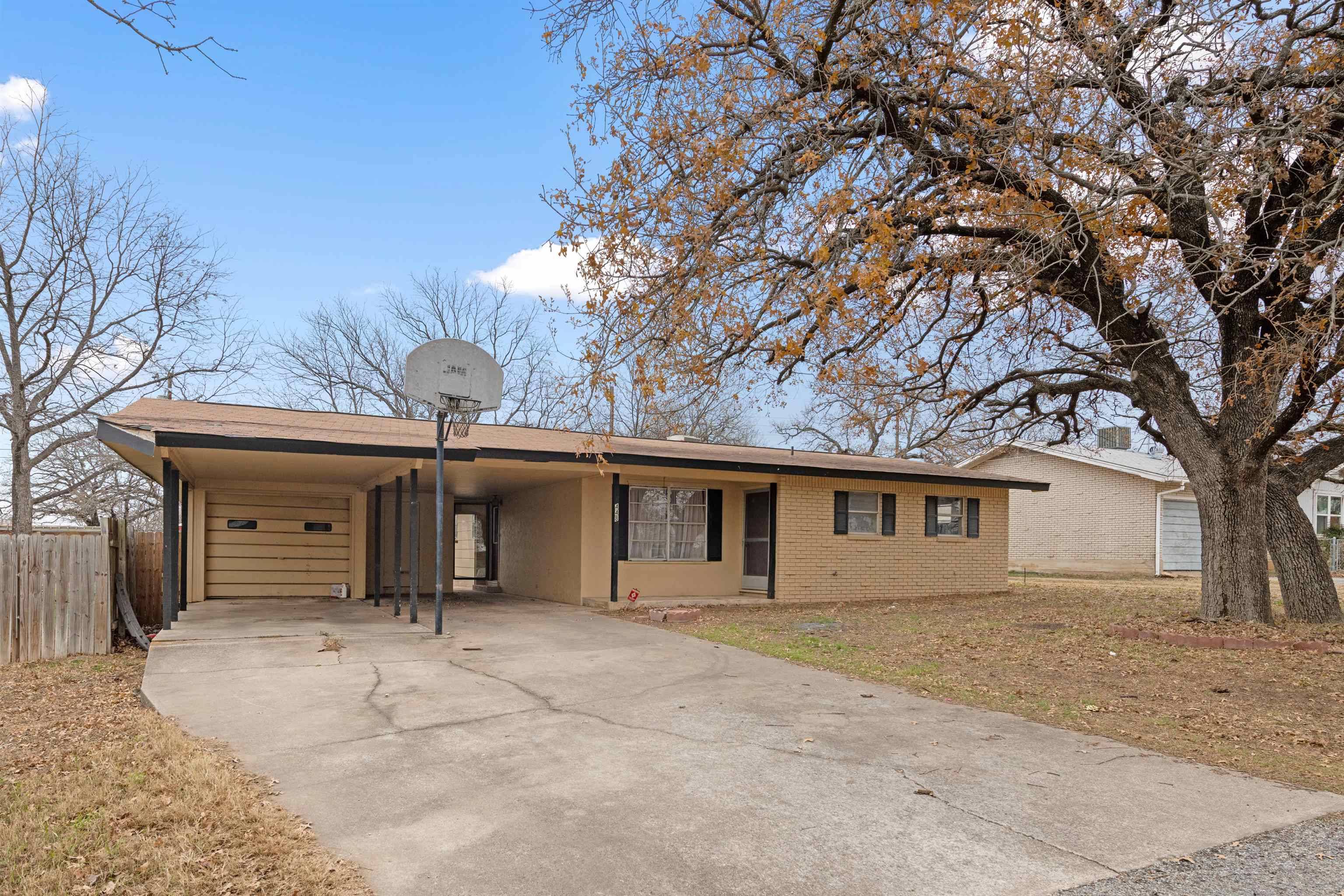 Kingsland, TX 78639,448 Elm St