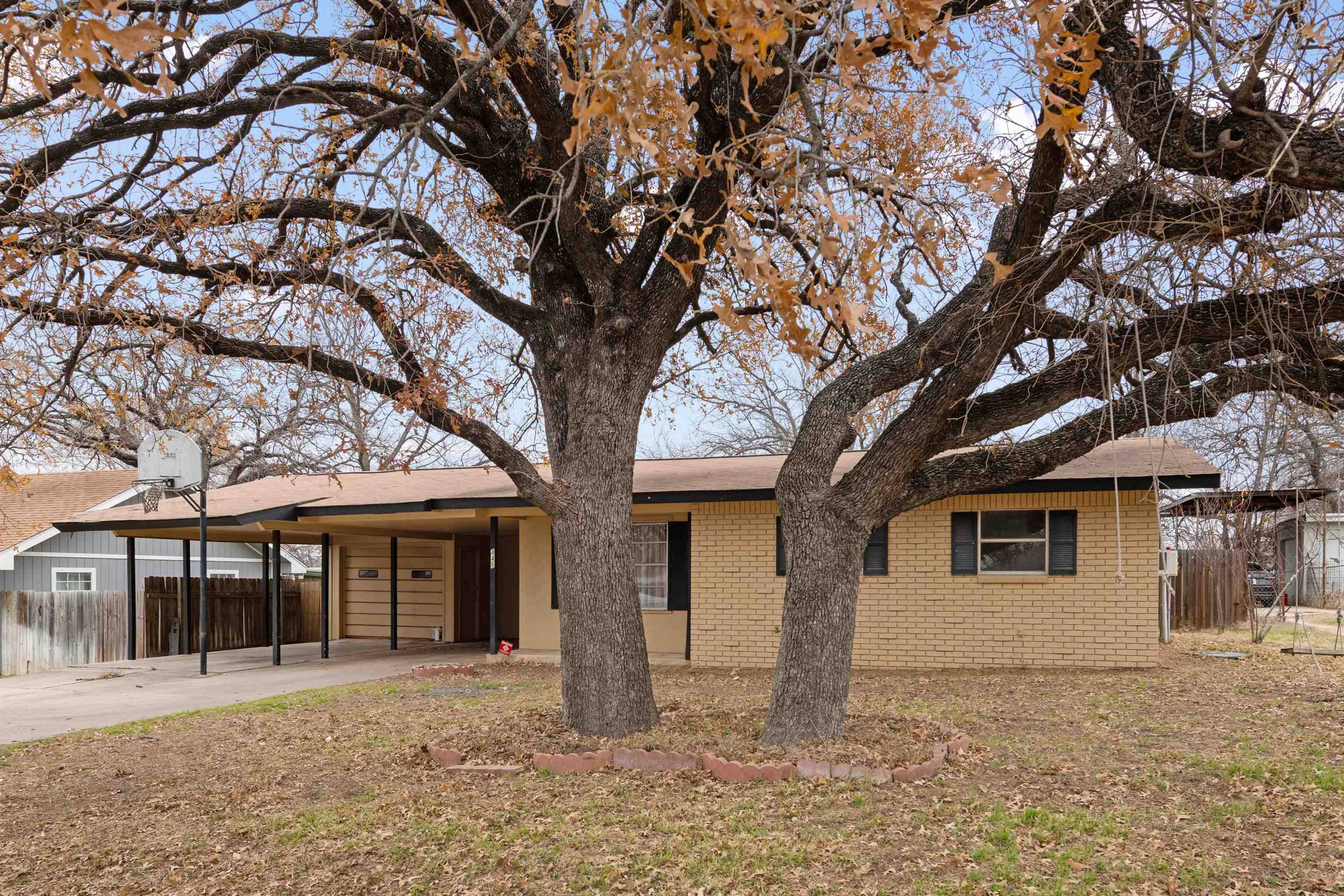 Kingsland, TX 78639,448 Elm St