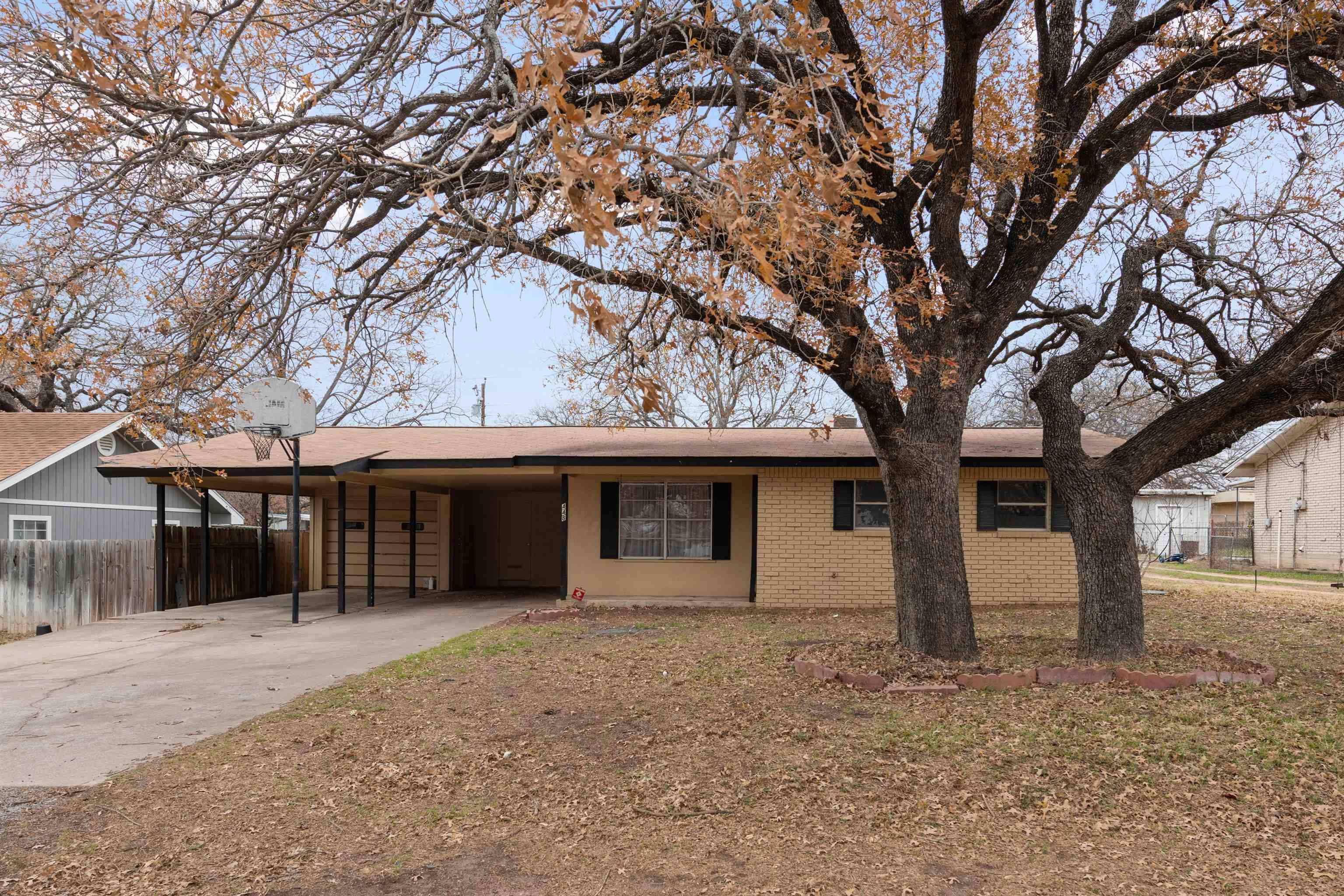 Kingsland, TX 78639,448 Elm St