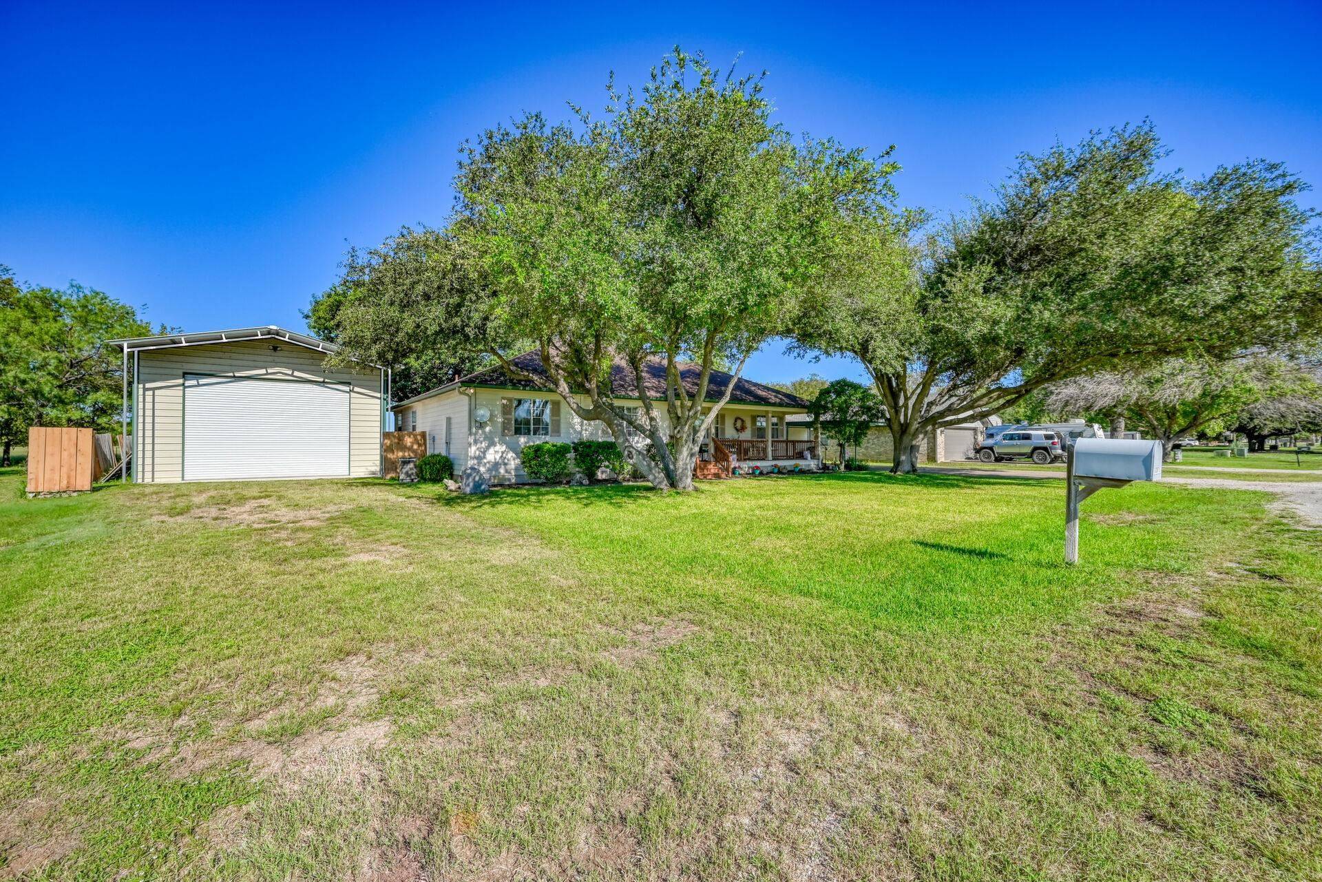 Kingsland, TX 78639-5812,207 White Brush DR