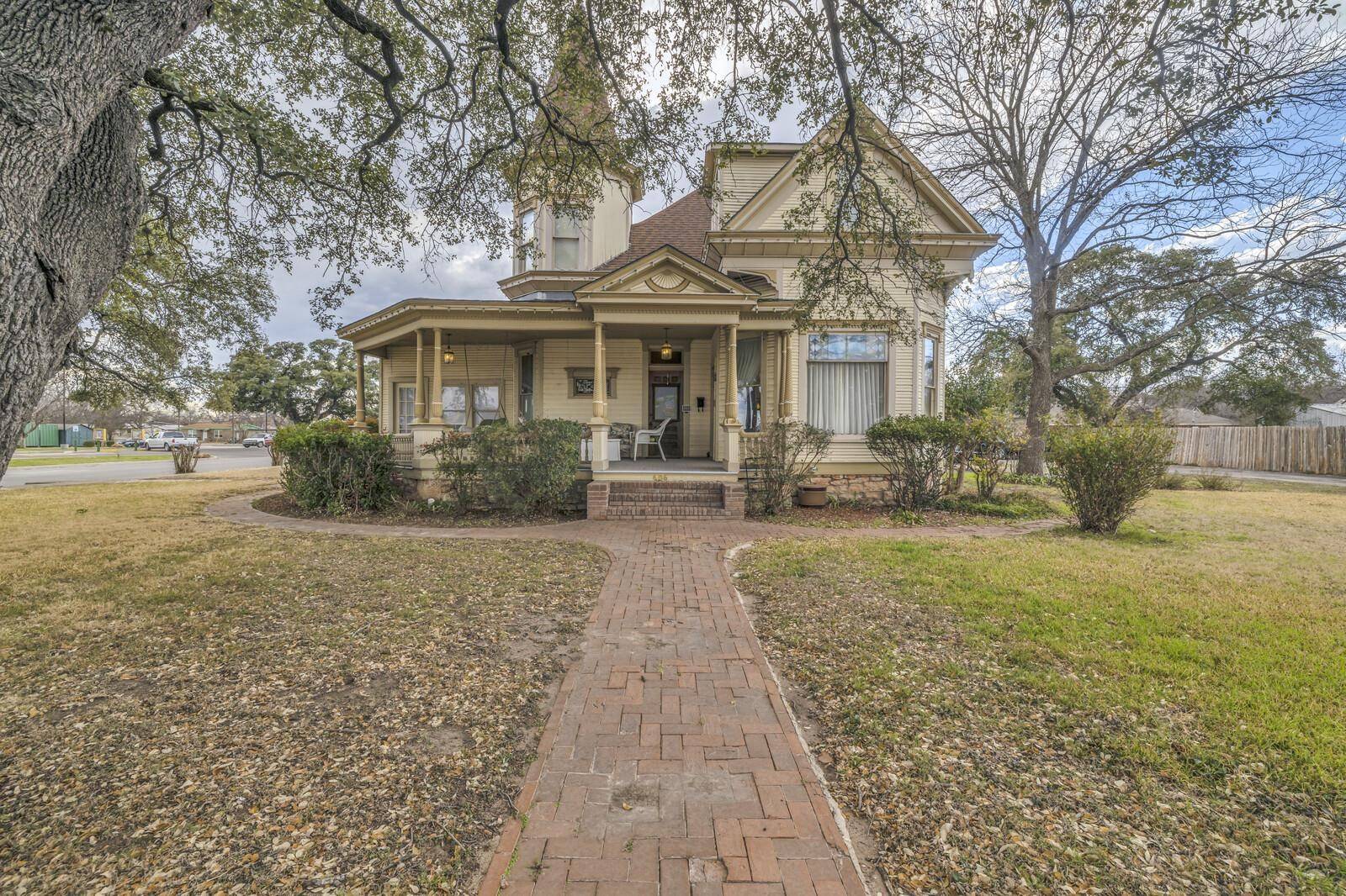 Lampasas, TX 76550,606 S Key AVE