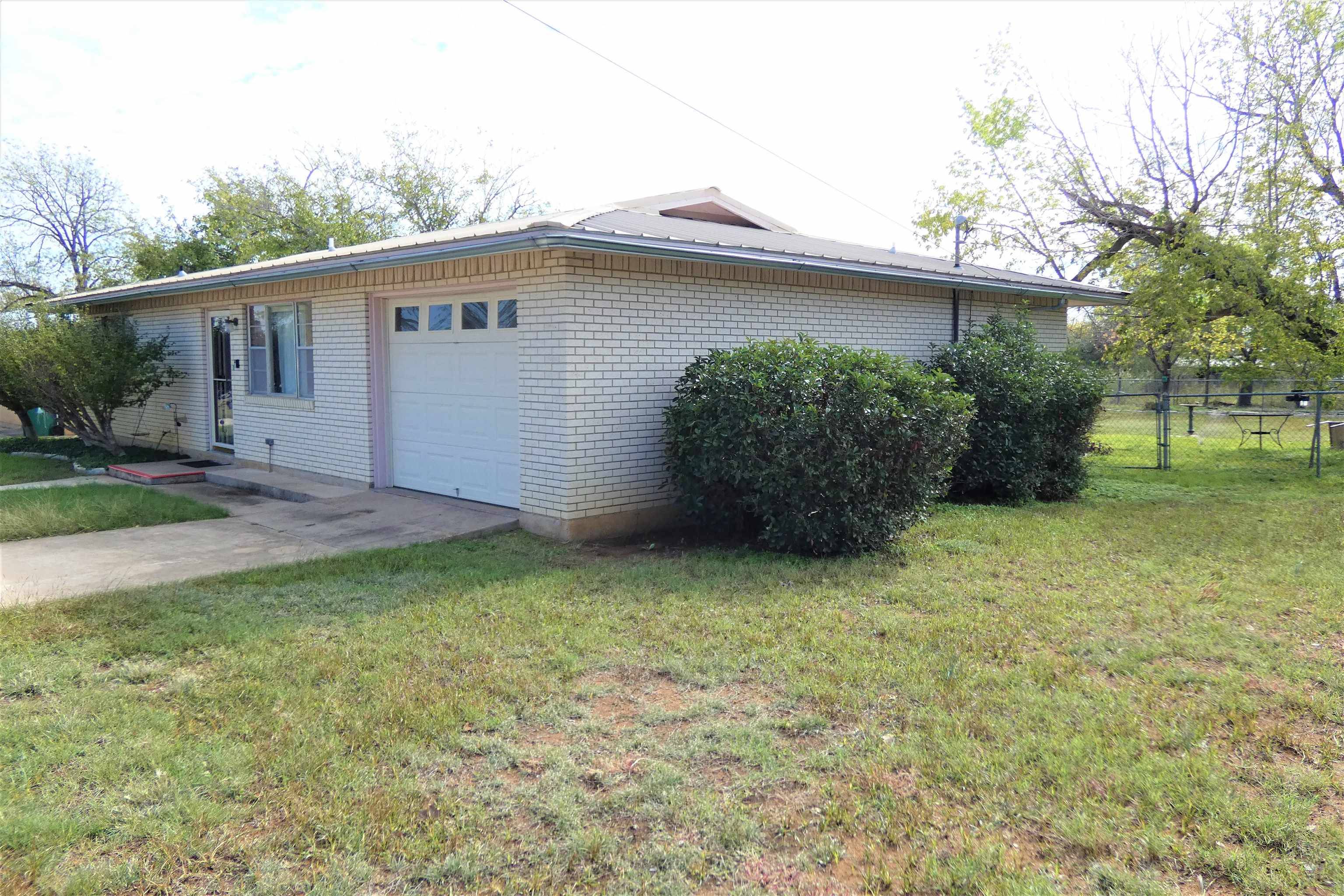 Llano, TX 78643,1102 E Brown St