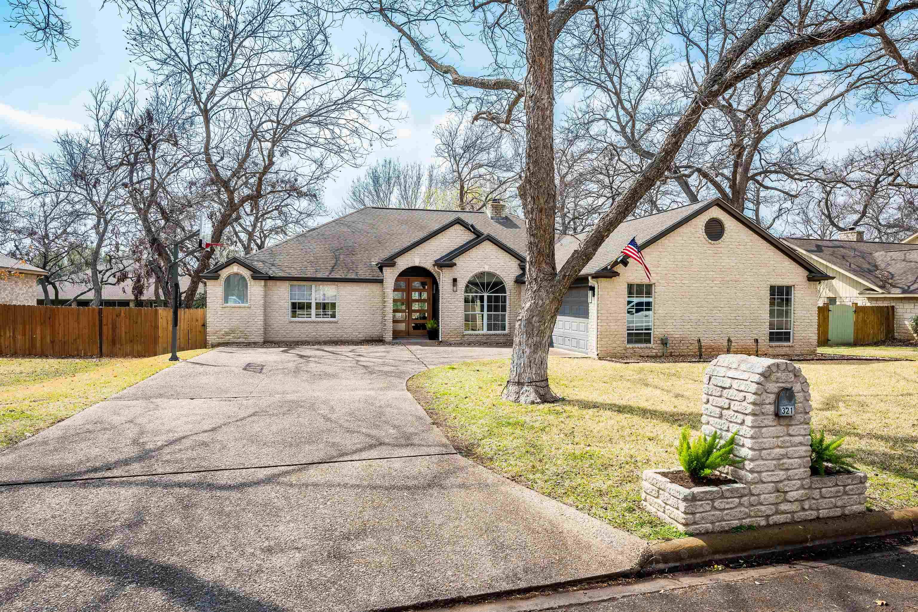 Meadowlakes, TX 78654,321 San Saba