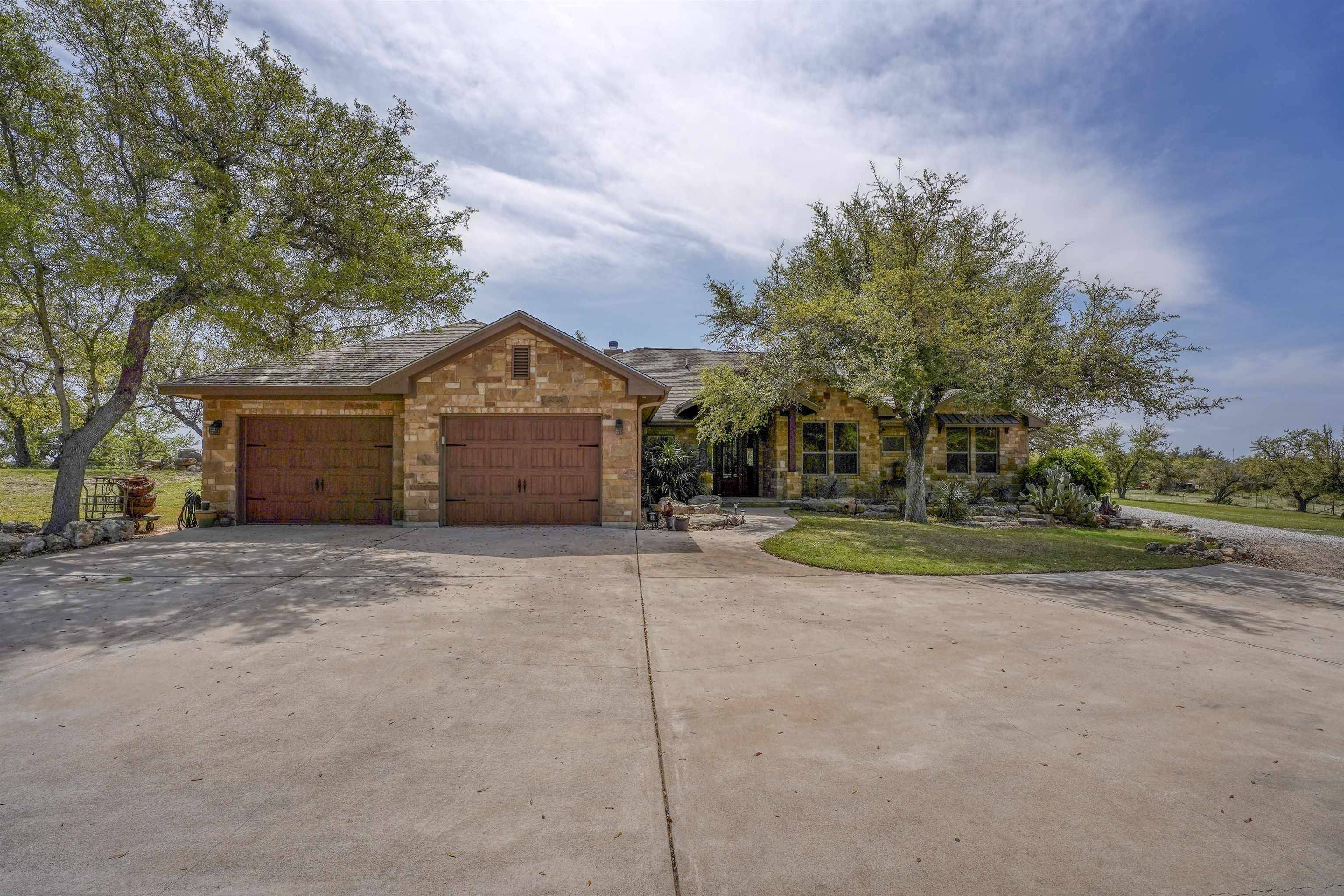 Round Mountain, TX 78663-6028,101 Crooked Oak LN