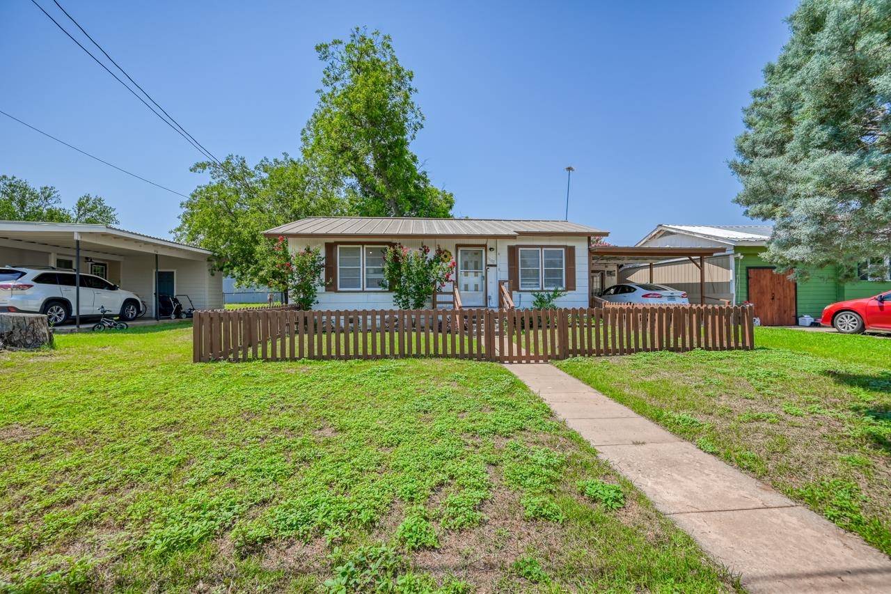 Llano, TX 78643,1102 E Wallace ST