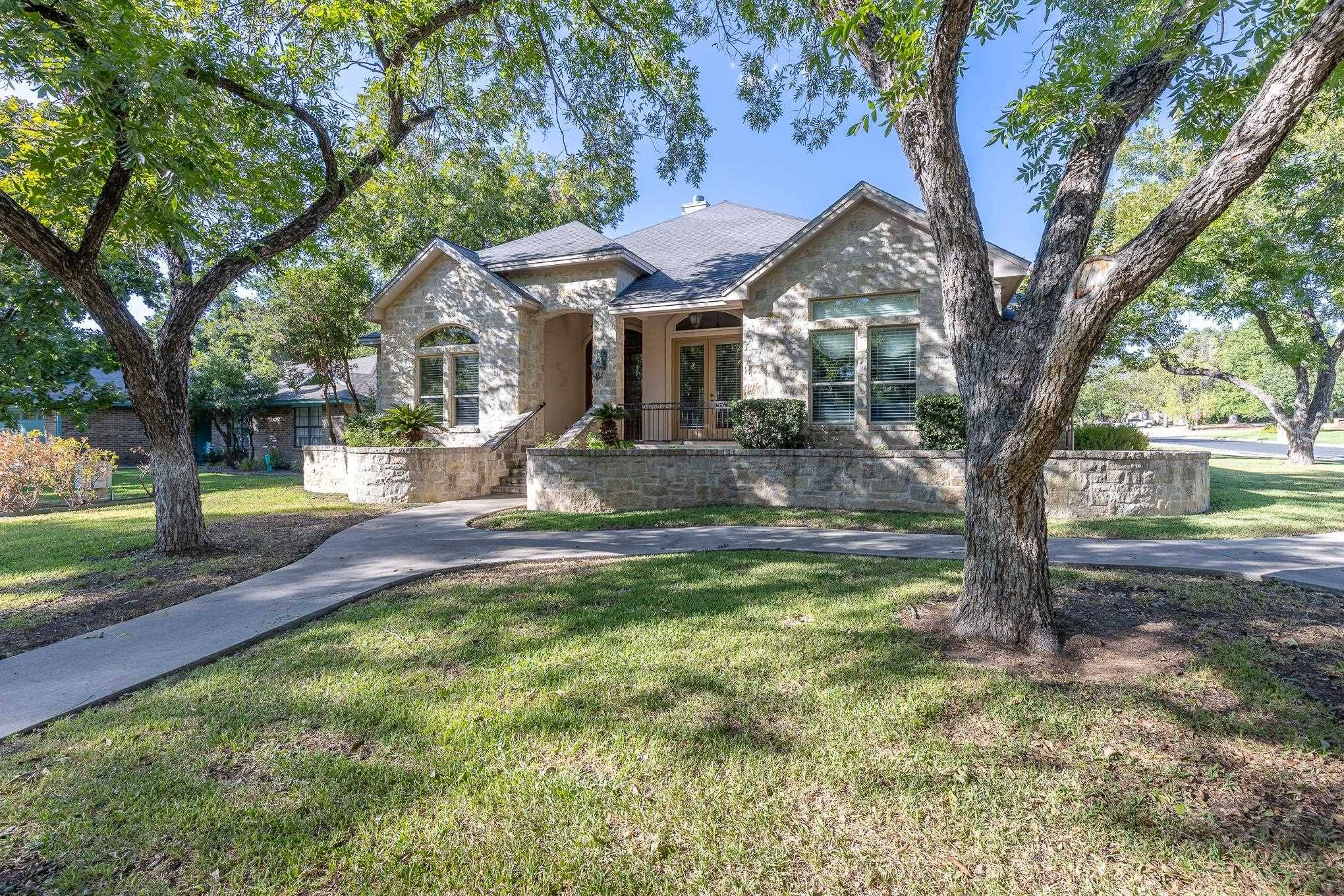 Meadowlakes, TX 78654,332 San Saba ST