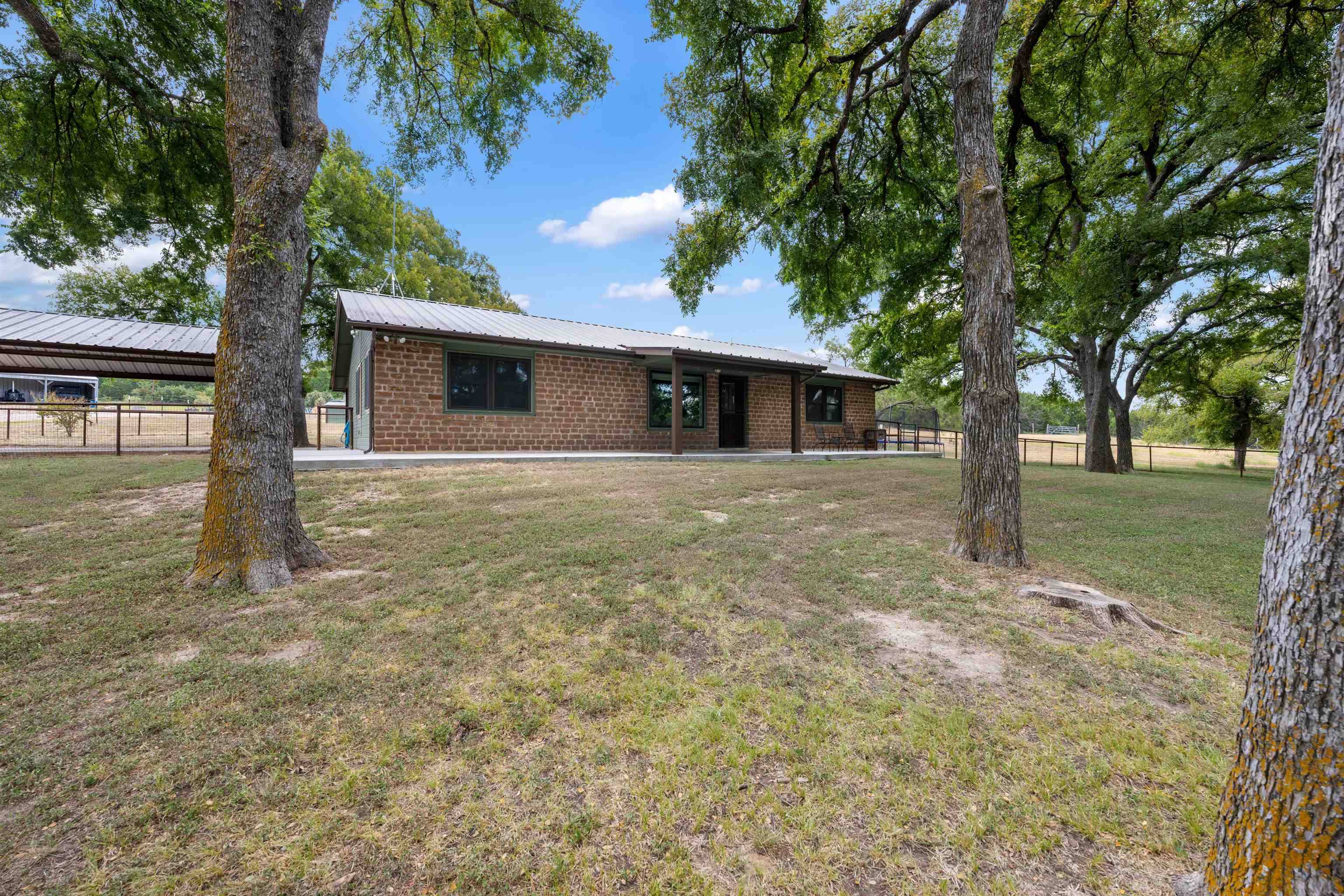 Burnet, TX 78611,121 Dog Run