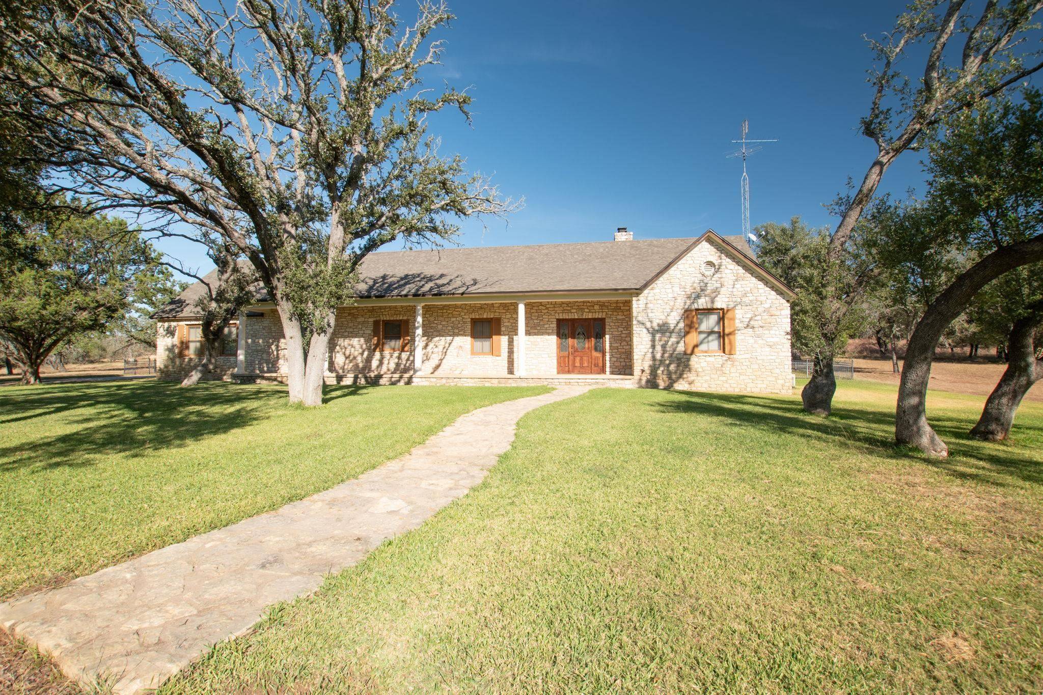 Lampasas, TX 76550,267 County Road 4016