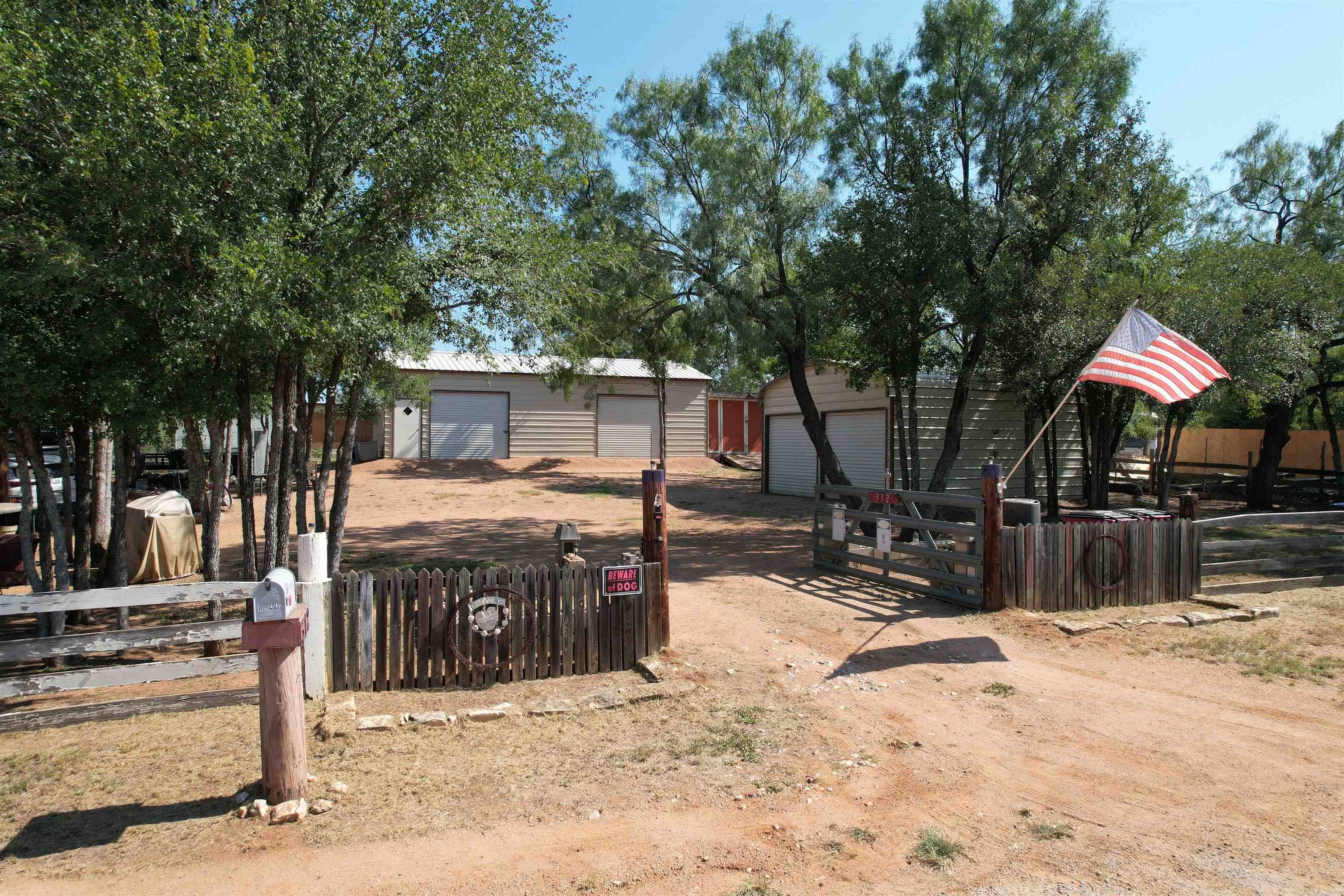 Kingsland, TX 78639,312 Dilley ST