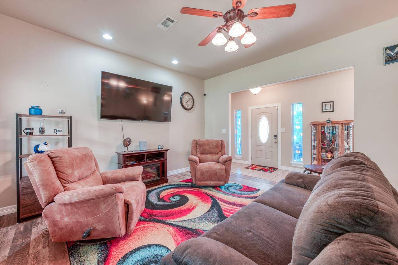 Granite Shoals, TX 78654,121 W Cedar ST