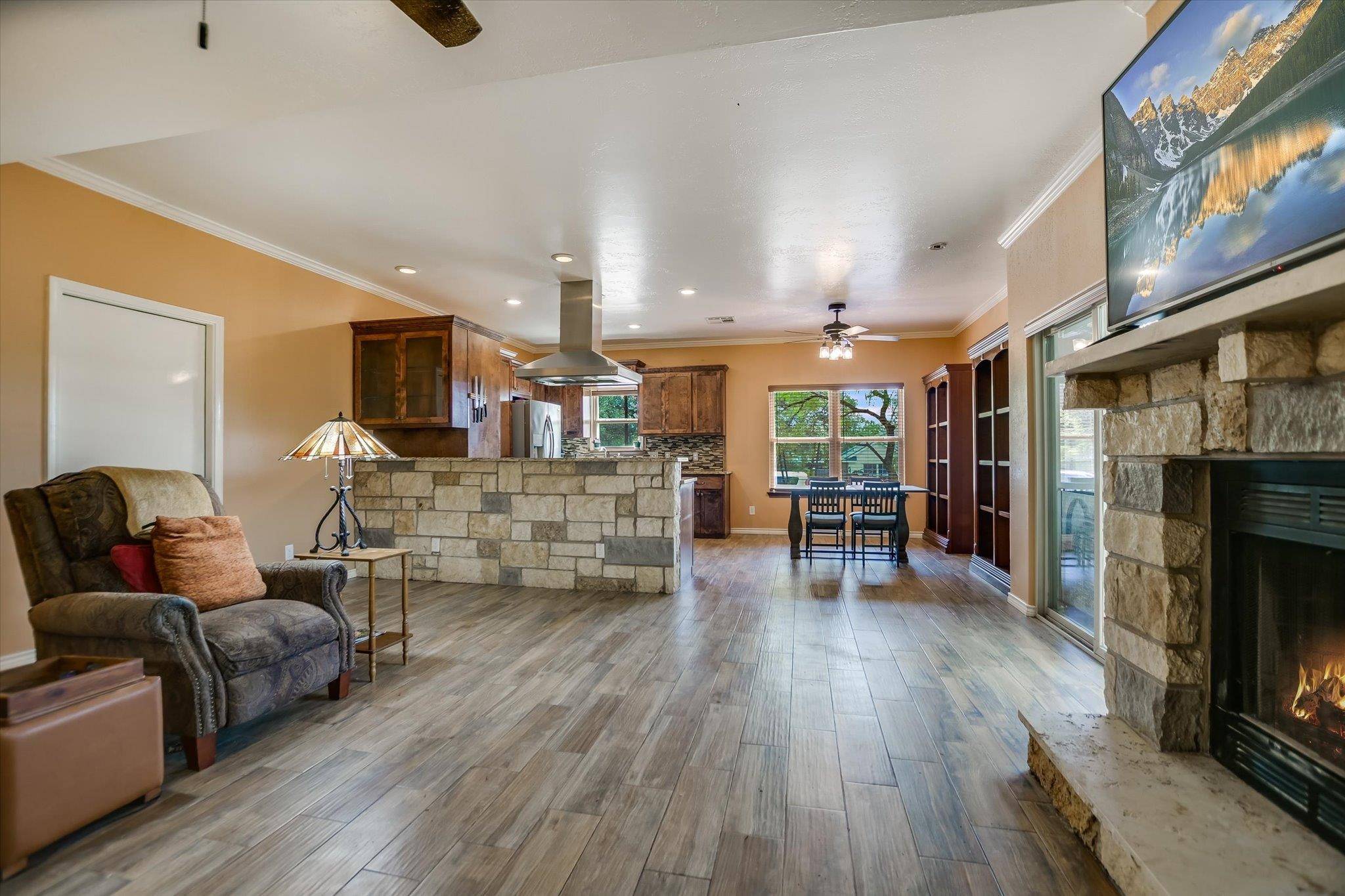 Cottonwood Shores, TX 78657,614 Maple LN