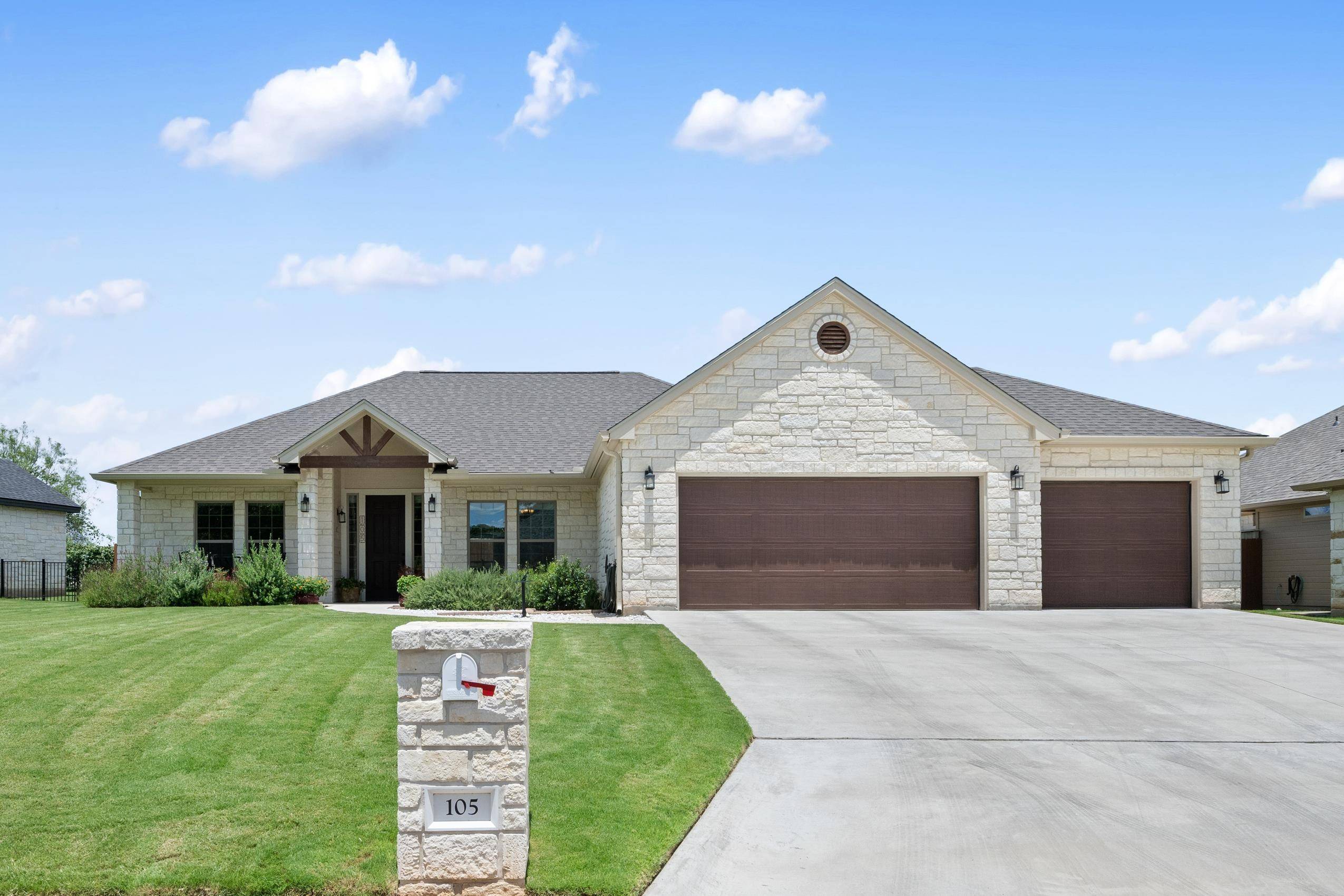 Meadowlakes, TX 78654,105 Broadmoor ST