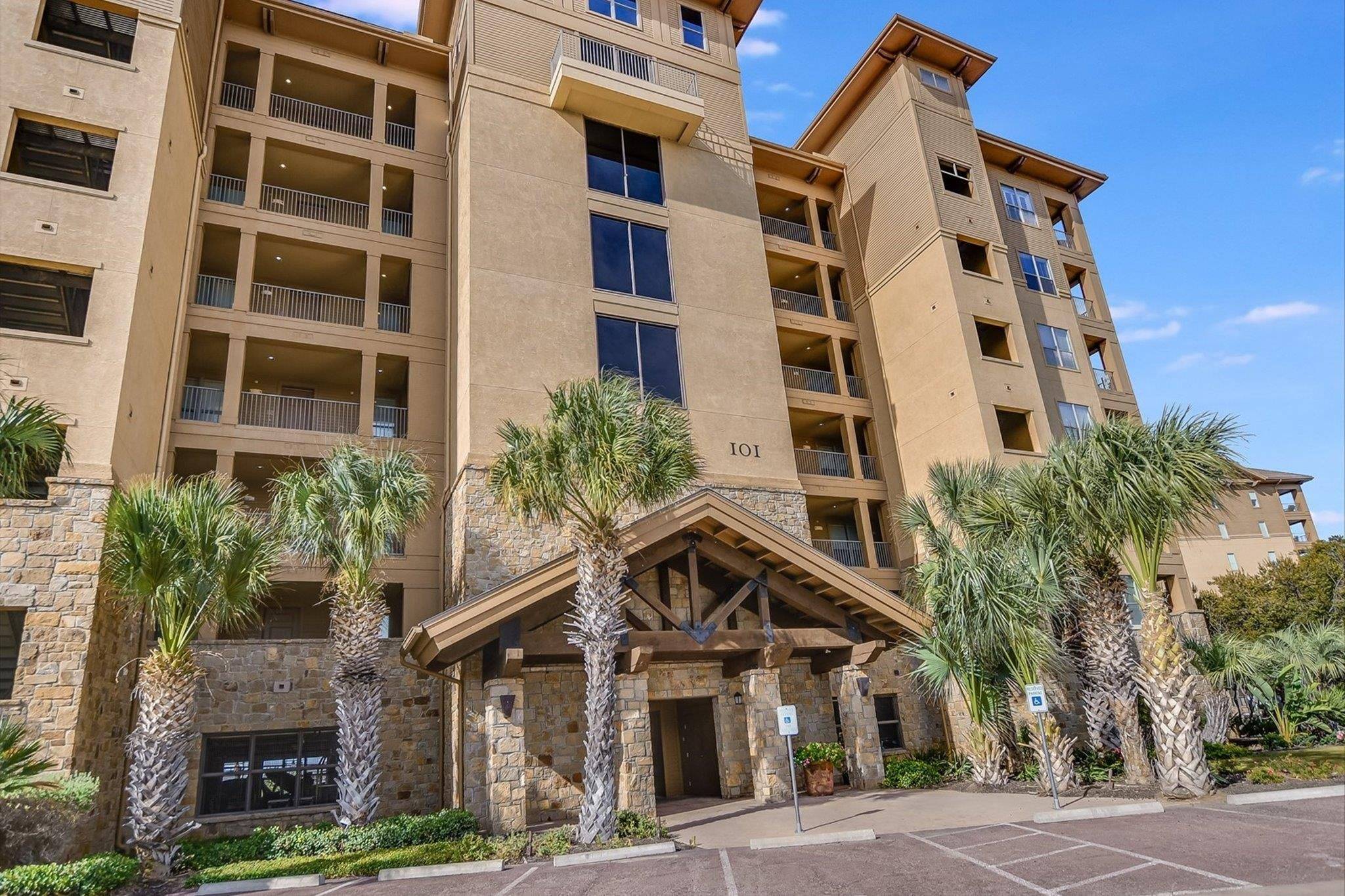 Horseshoe Bay, TX 78657,101 West Bank #52