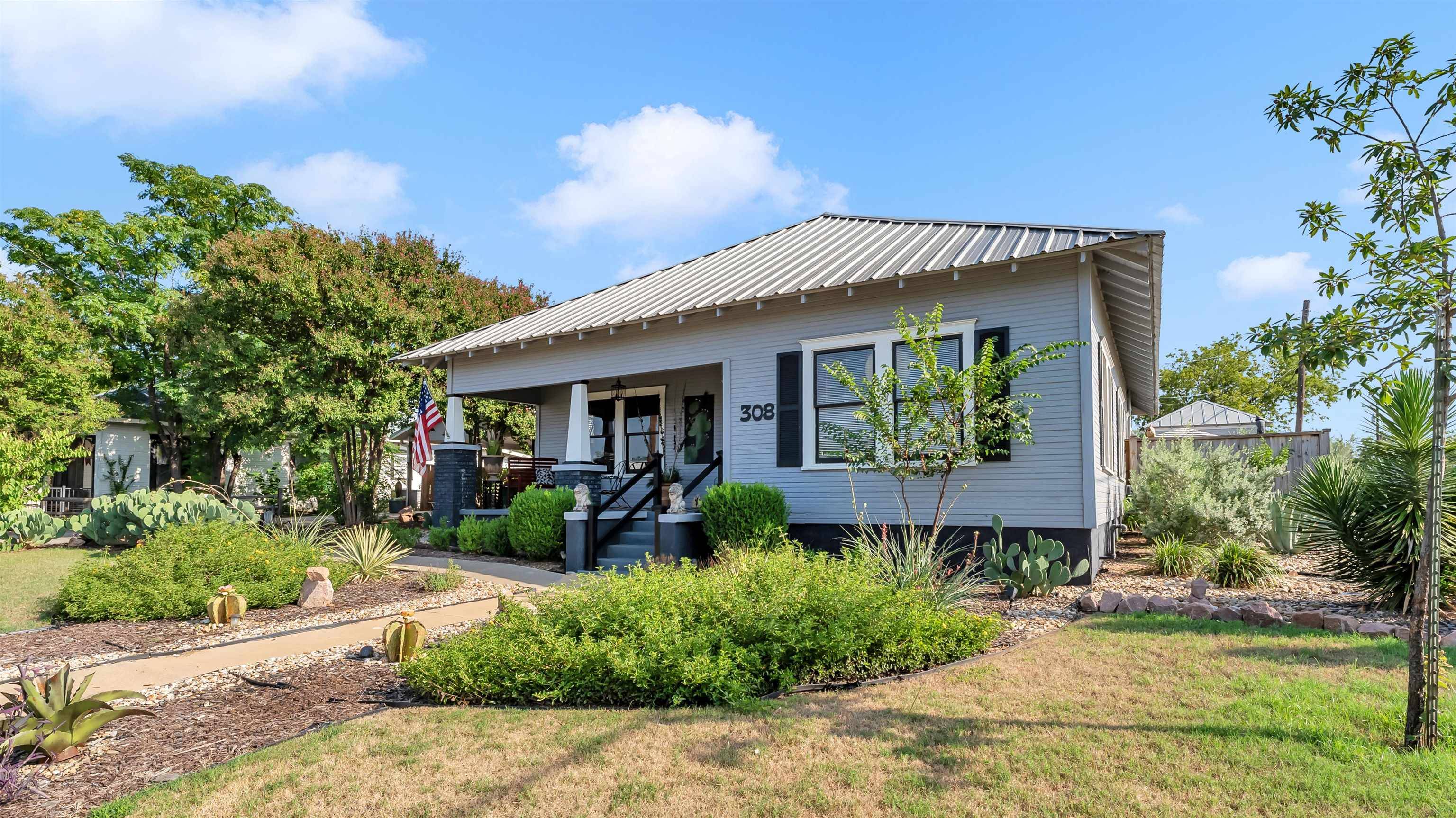 Llano, TX 78643,308 W Wallace ST