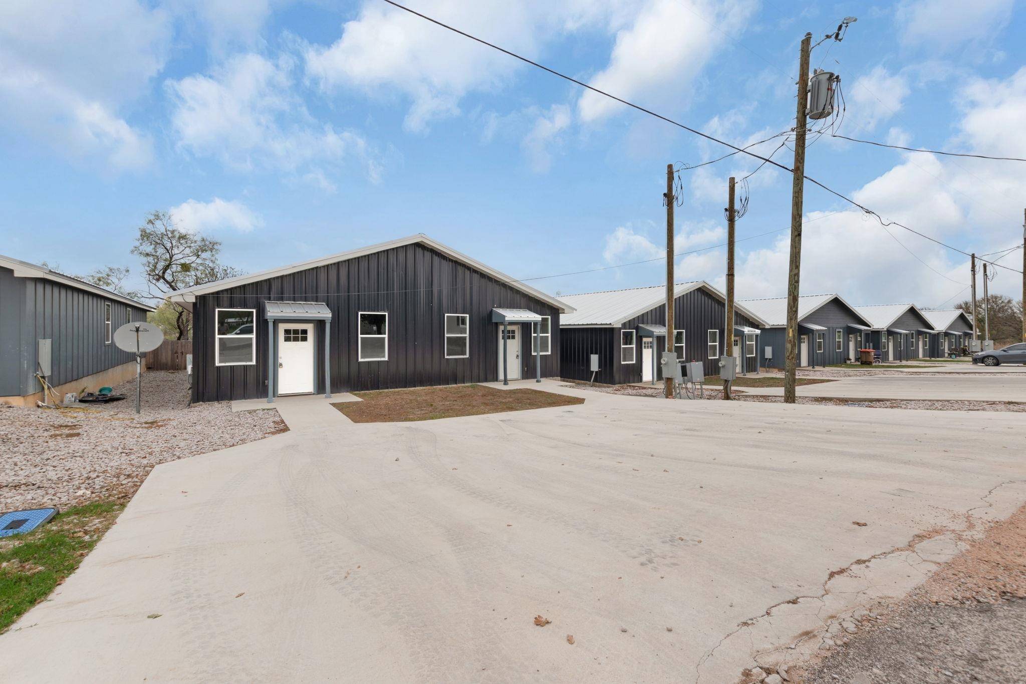 Kingsland, TX 78639,870-872 Waco