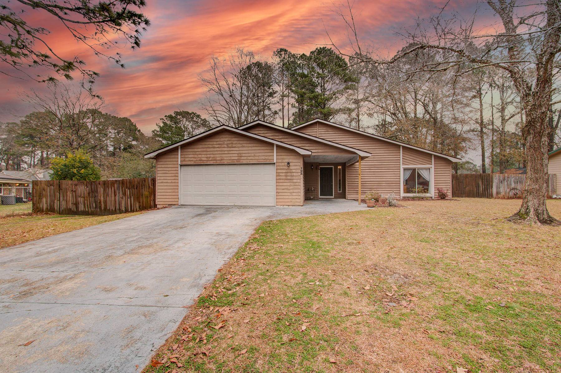 Summerville, SC 29483,123 Bradd St