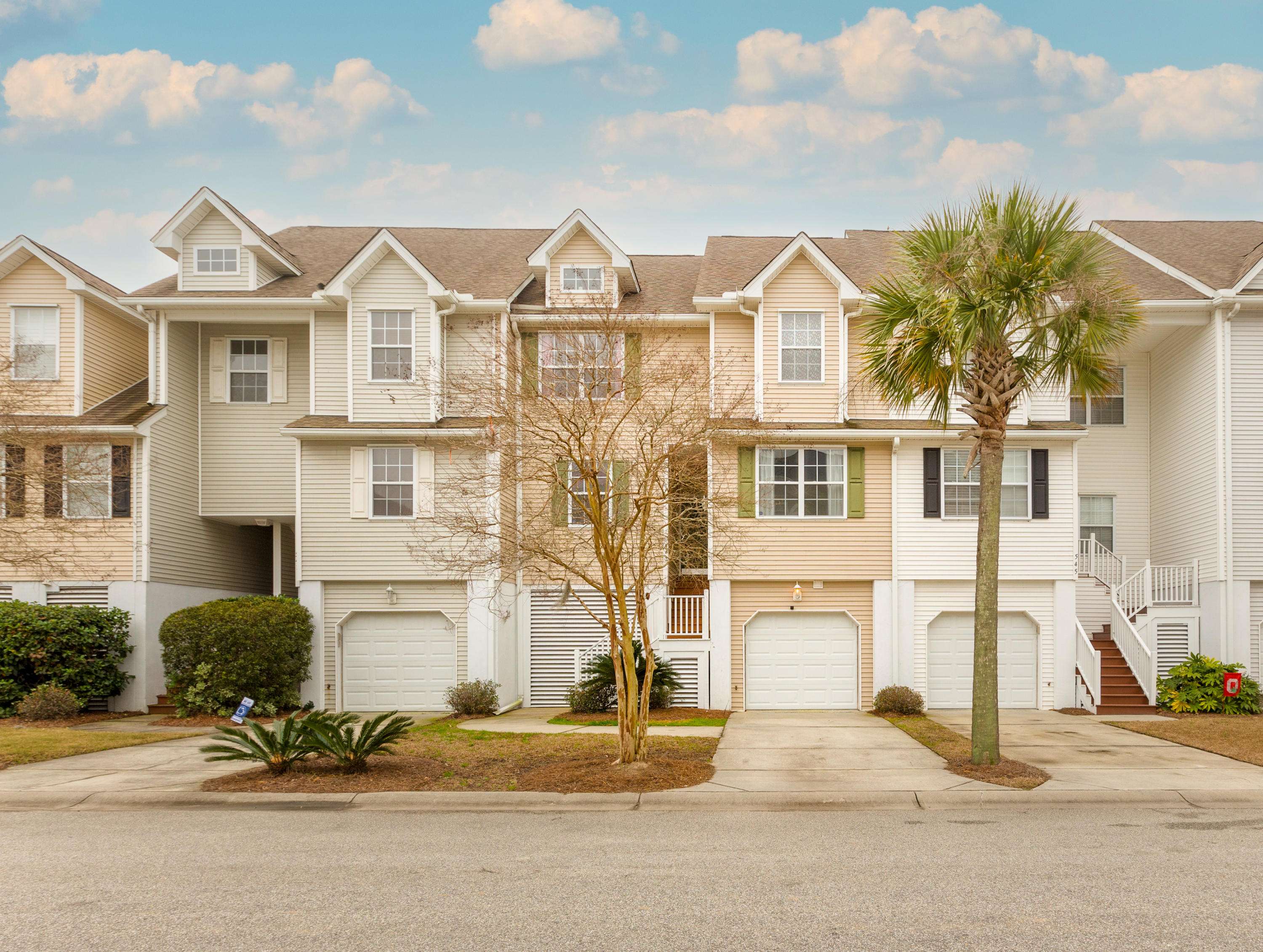 Johns Island, SC 29455,543 Mclernon Trce