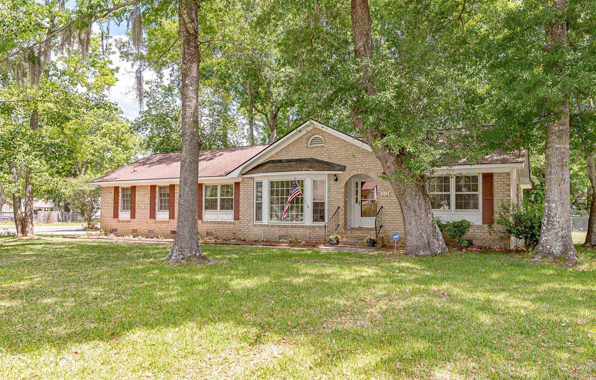 Summerville, SC 29485,213 Blue Heron Dr